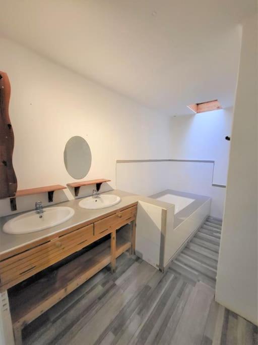 Maison 3 Chambres Avec Piscine Couverte Lespignan Экстерьер фото
